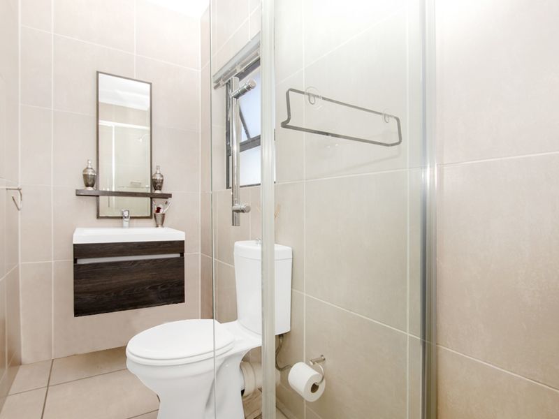 Modern 1-Bedroom Apartment in The Cambridge - Photo 5