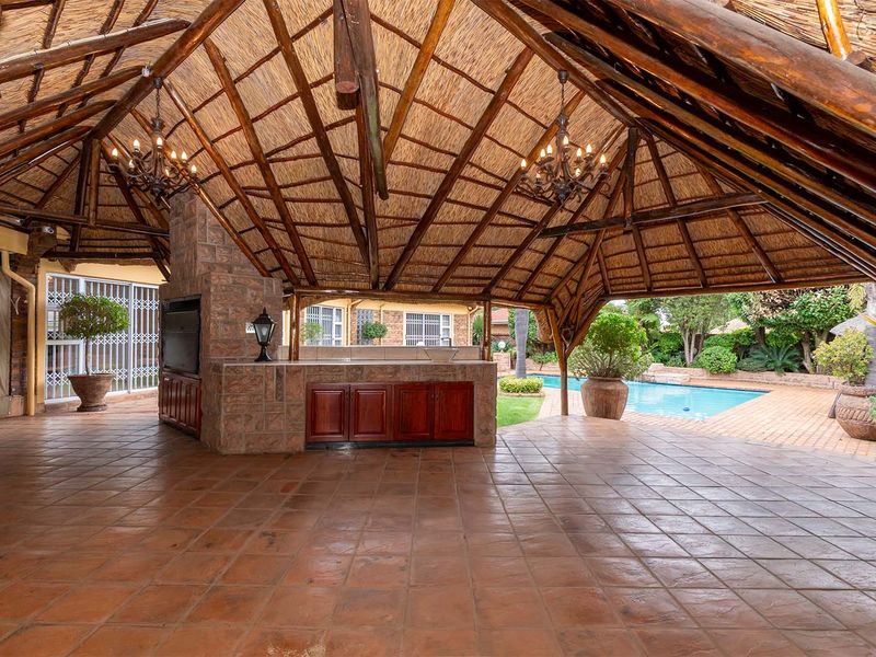 Stunning 4 bedroom family home with a prime address. Not to be missed! - Photo 9