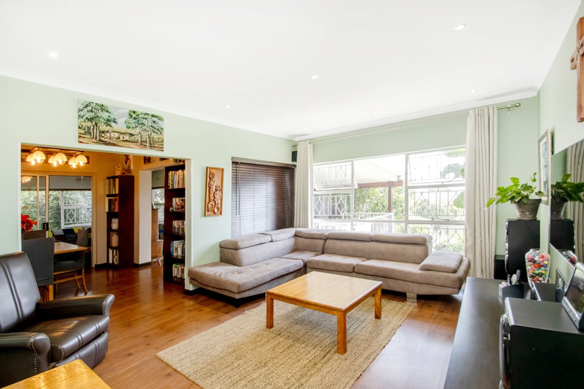 Breathtaking Views & Exceptional Family Living in Roodekrans! - Photo 3