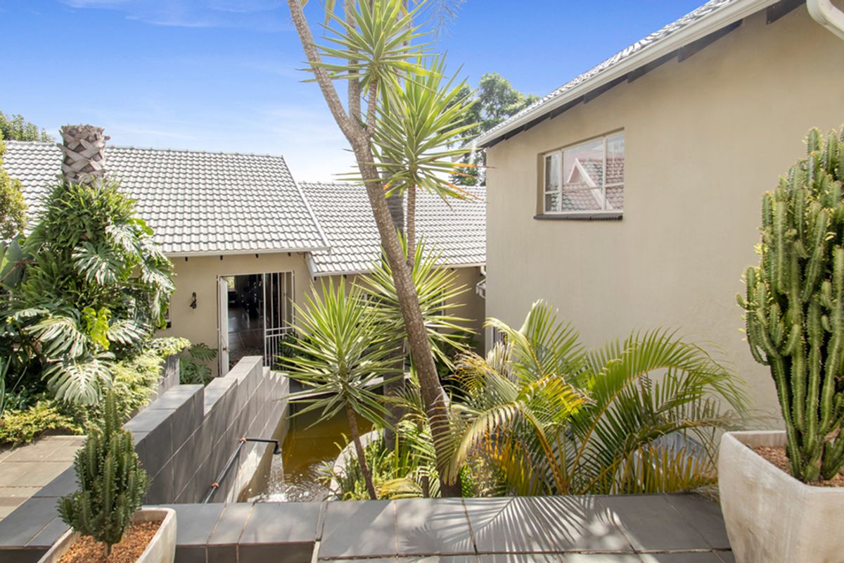 Breathtaking Views & Exceptional Family Living in Roodekrans! - Photo 2