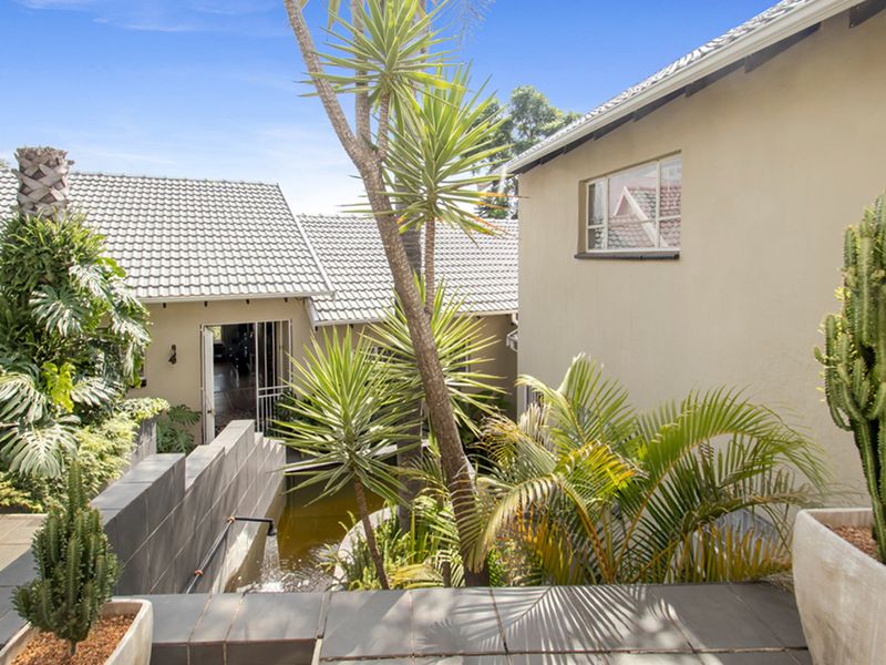 Breathtaking Views & Exceptional Family Living in Roodekrans! - Photo 2