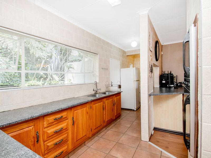 Breathtaking Views & Exceptional Family Living in Roodekrans! - Photo 10