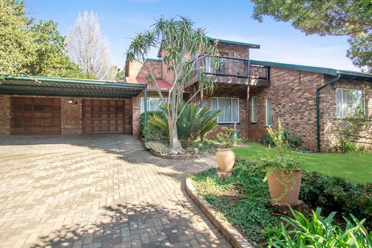 Spacious and Well-Maintained Family Home in the Heart of Wilro Park! - Photo 2