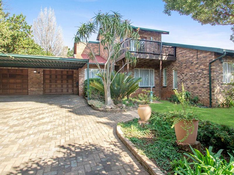 Spacious and Well-Maintained Family Home in the Heart of Wilro Park! - Photo 2