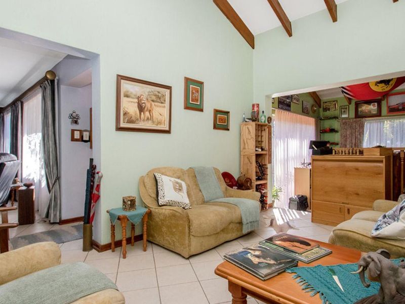 Spacious and Well-Maintained Family Home in the Heart of Wilro Park! - Photo 6