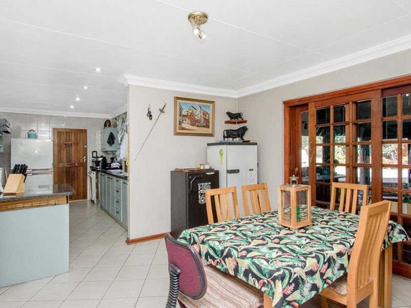 Spacious and Well-Maintained Family Home in the Heart of Wilro Park! - Photo 8