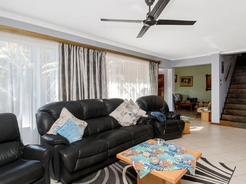 Spacious and Well-Maintained Family Home in the Heart of Wilro Park! - Photo 3