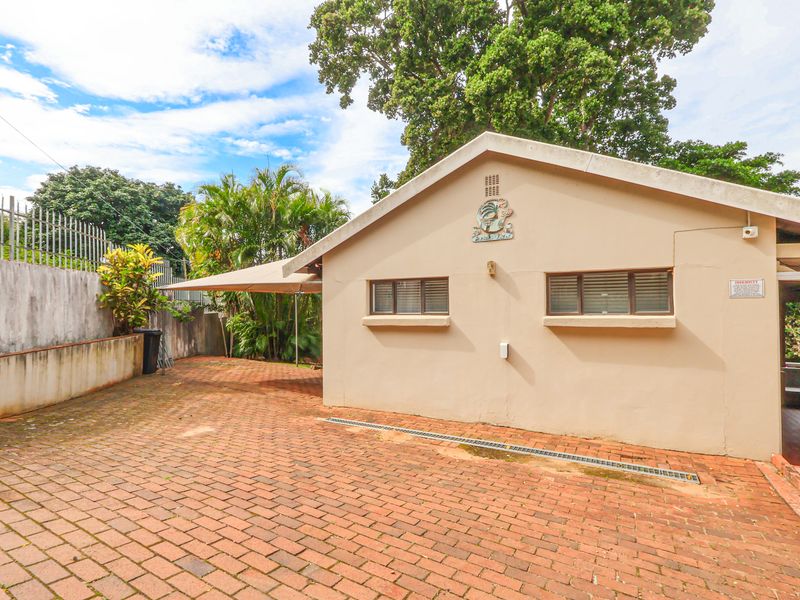 Spacious Three Bedroom House with Cottage - Photo 4