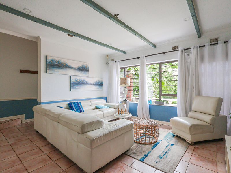 Spacious Three Bedroom House with Cottage - Photo 10