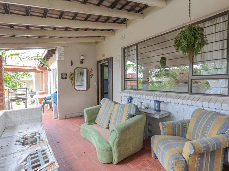 Spacious Three Bedroom House with Cottage - Photo 6