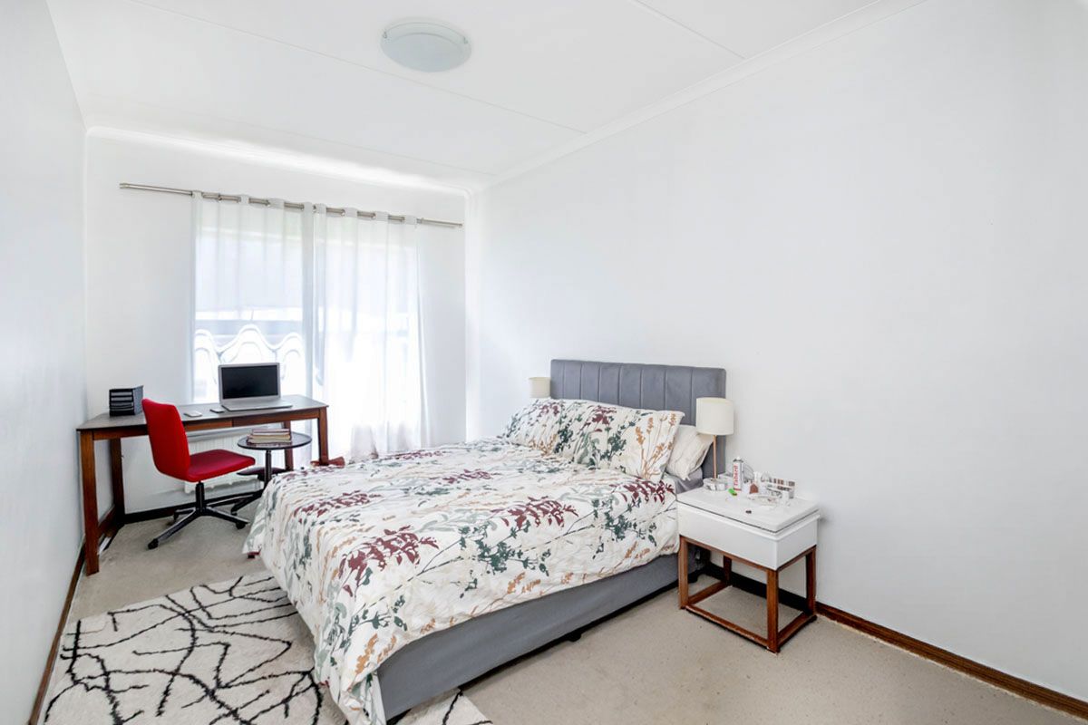 Modern 1 Bedroom , 1 Bathroom Ground floor Apartment for sale in Carlswald - Photo 5