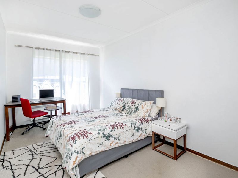 Modern 1 Bedroom , 1 Bathroom Ground floor Apartment for sale in Carlswald - Photo 5