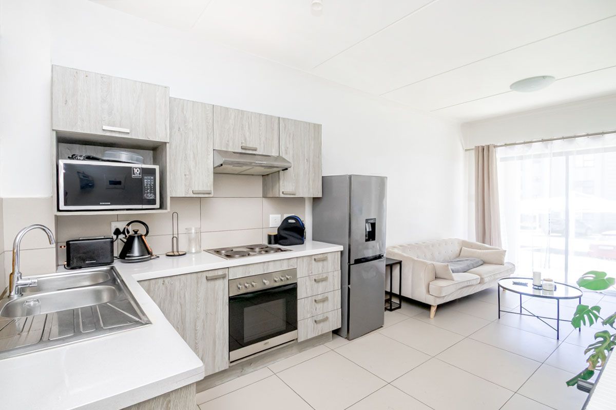 Modern 1 Bedroom , 1 Bathroom Ground floor Apartment for sale in Carlswald - Photo 3
