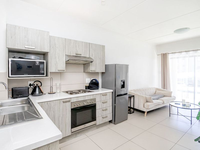 Modern 1 Bedroom , 1 Bathroom Ground floor Apartment for sale in Carlswald - Photo 3