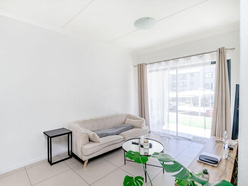 Modern 1 Bedroom , 1 Bathroom Ground floor Apartment for sale in Carlswald - Photo 10