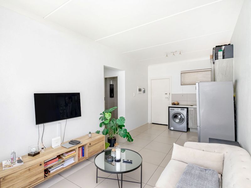 Modern 1 Bedroom , 1 Bathroom Ground floor Apartment for sale in Carlswald - Photo 9
