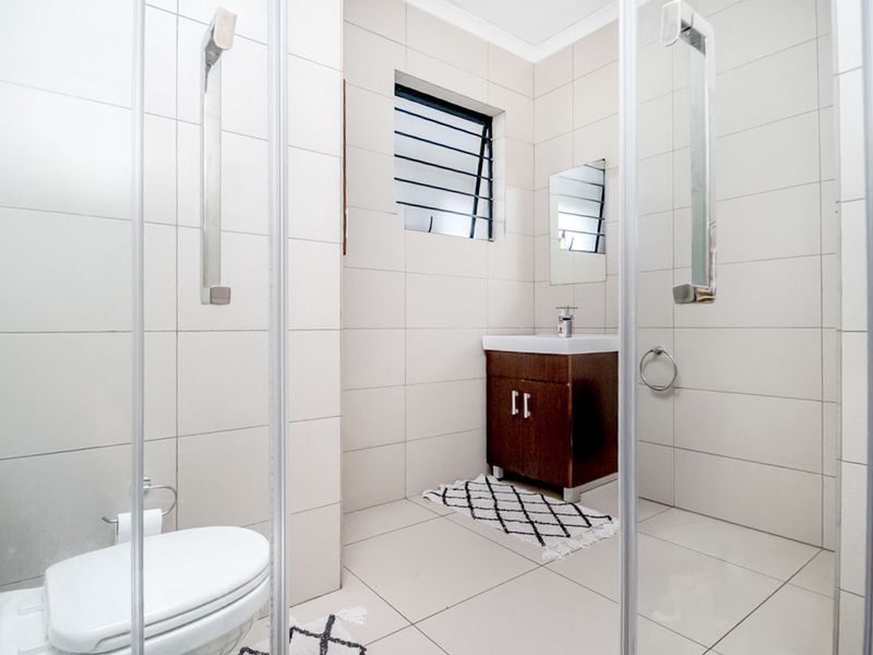 Modern 1 Bedroom , 1 Bathroom Ground floor Apartment for sale in Carlswald - Photo 8