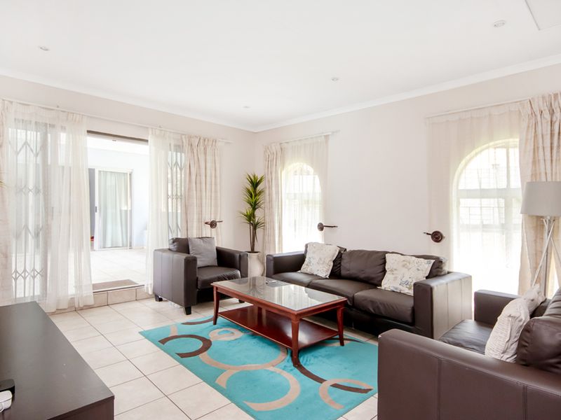 3 bedroom, 2.5 bathroom - Photo 7