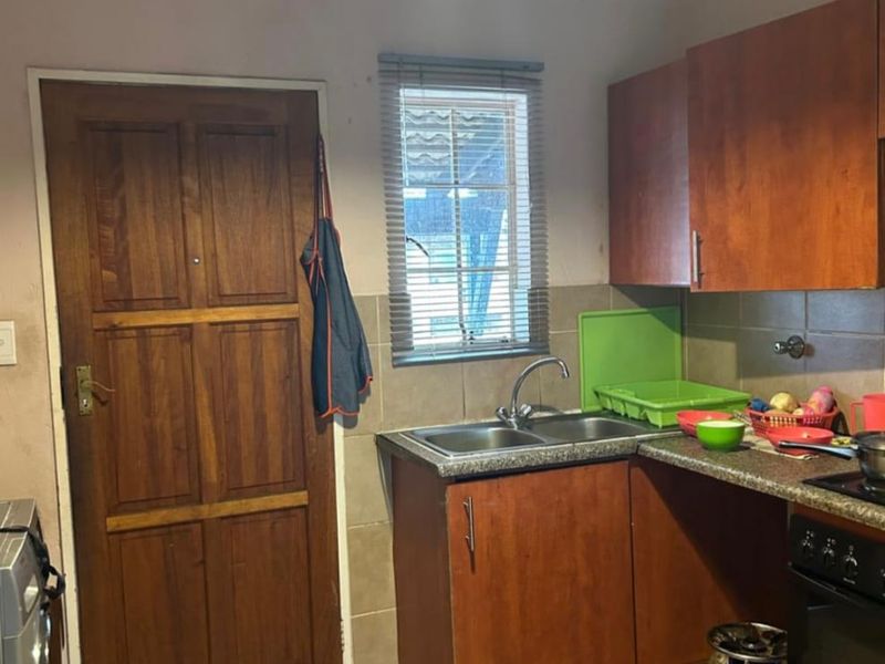 2-Bedroom Unit  For Sale in Comet - Photo 4