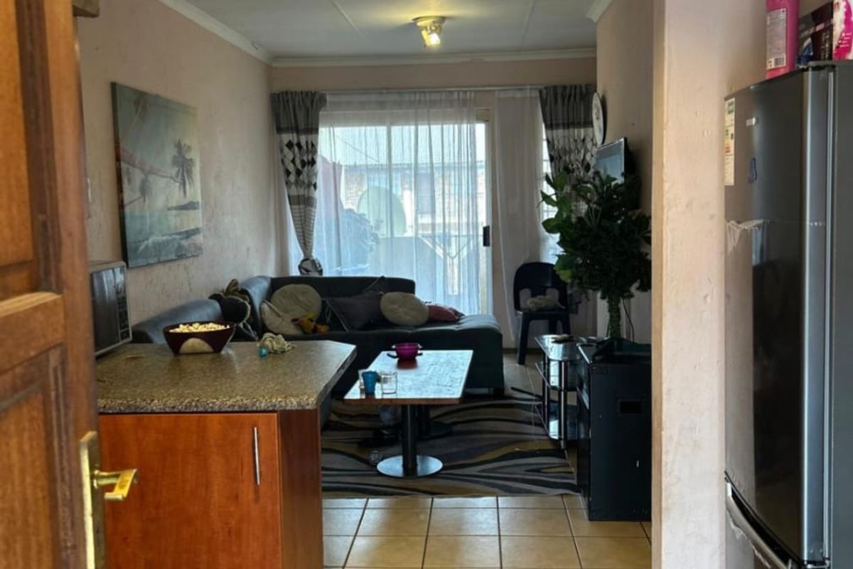 2-Bedroom Unit  For Sale in Comet - Photo 3