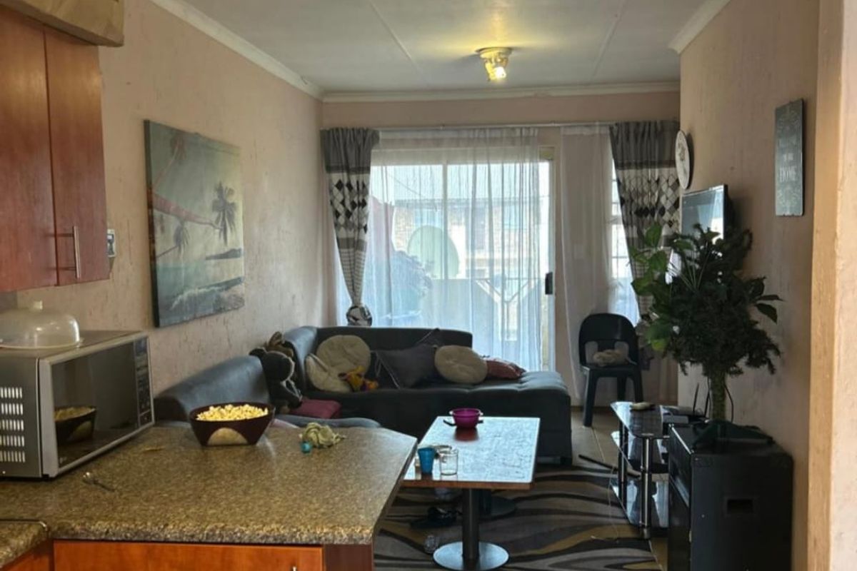 2-Bedroom Unit  For Sale in Comet - Photo 2