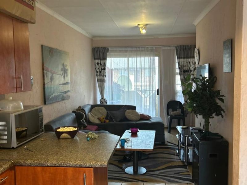 2-Bedroom Unit  For Sale in Comet - Photo 2