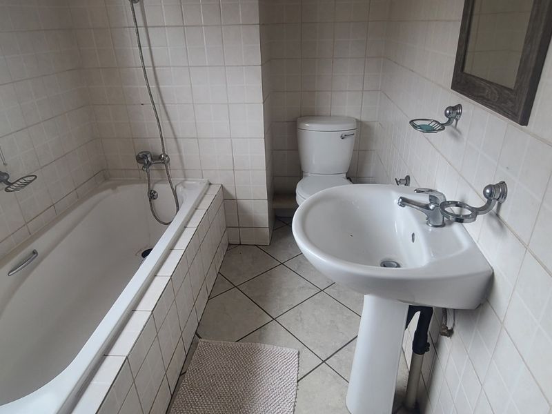 Well Located one bed one bath unit in Edenvale Central - Photo 10