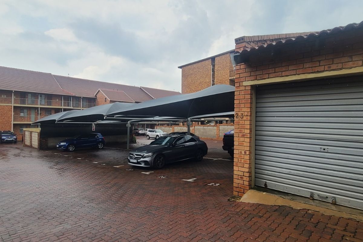 Well Located one bed one bath unit in Edenvale Central - Photo 2