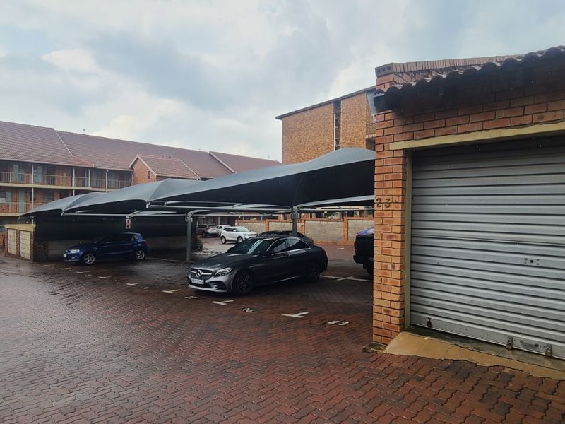 Well Located one bed one bath unit in Edenvale Central - Photo 2