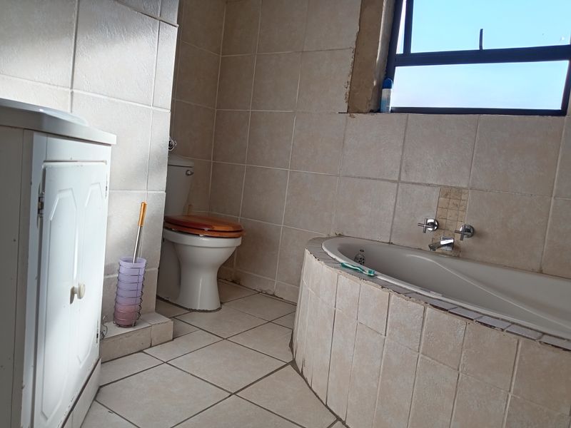 Investment Opportunity in Edenvale  with 2X flats - Photo 6