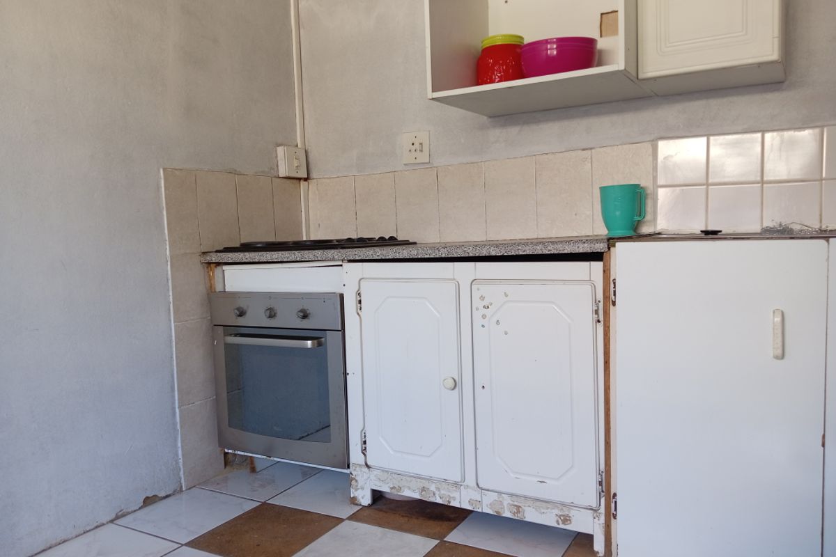 Investment Opportunity in Edenvale  with 2X flats - Photo 3