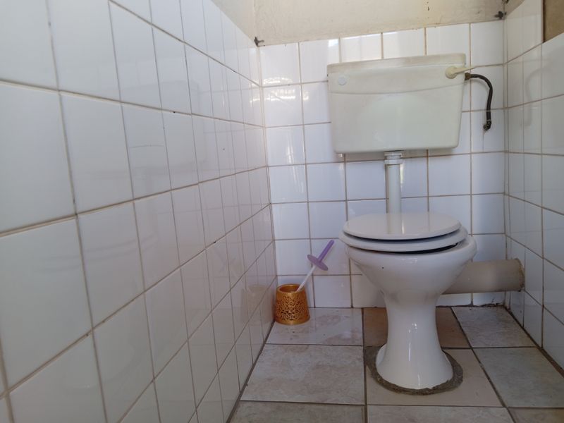 Investment Opportunity in Edenvale  with 2X flats - Photo 4