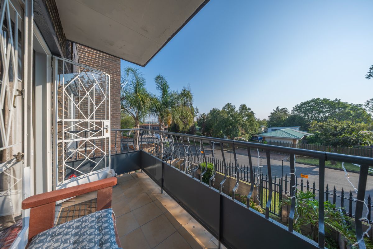 Modern Edenvale Central Gem with a View - Photo 2