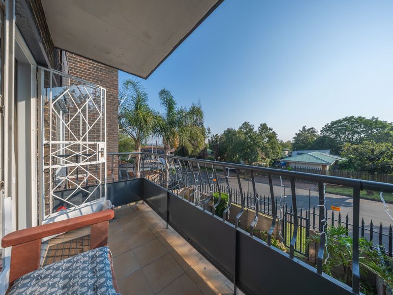Modern Edenvale Central Gem with a View - Photo 2