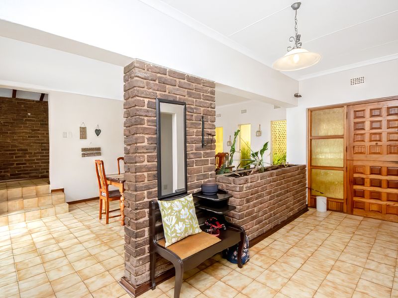 Spacious Family Home with Flatlet in a Quiet Cul-de-Sac - Photo 5