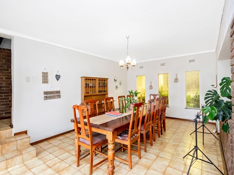 Spacious Family Home with Flatlet in a Quiet Cul-de-Sac - Photo 10