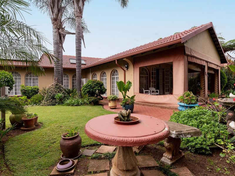 Your Dream Home Awaits in Bonaero Park Neat as a pin! - Photo 6