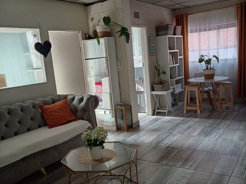 Stunning 2 Bedroom Unit for sale in Kempton Park - Photo 4