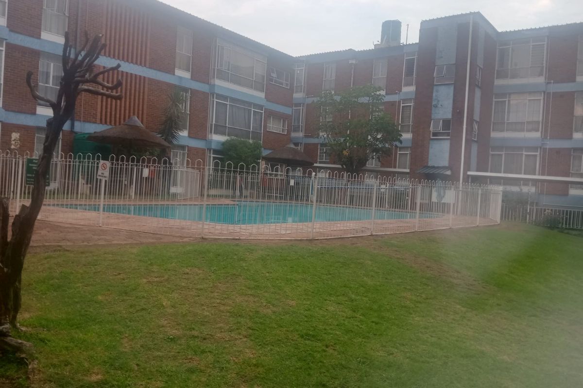 Stunning 2 Bedroom Unit for sale in Kempton Park - Photo 2