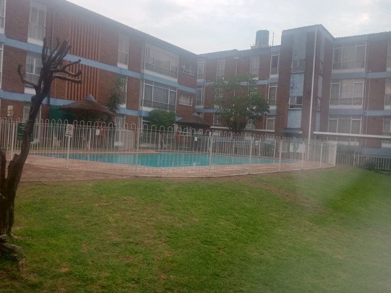 Stunning 2 Bedroom Unit for sale in Kempton Park - Photo 2