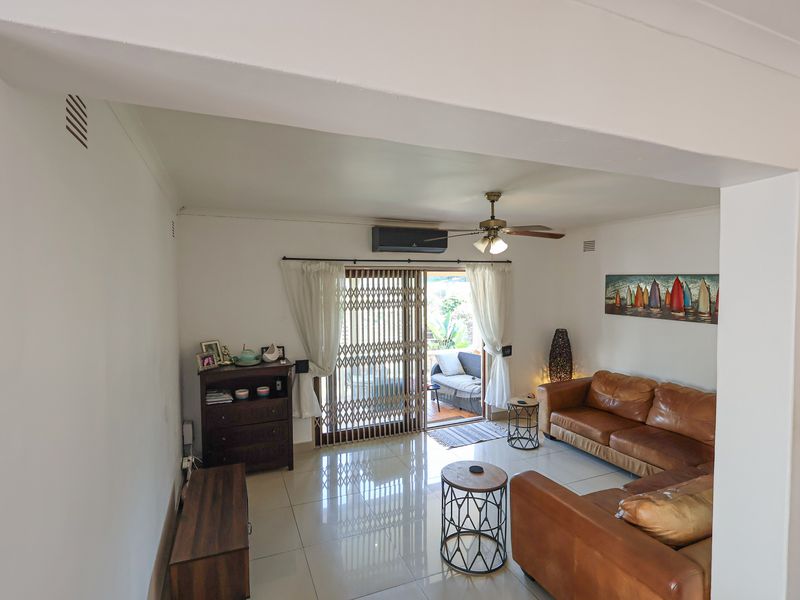 Spacious Three Bedroom, Two Bathroom House in sought after neighbourhood - Photo 7