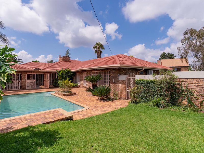 Beautiful Family Home in Sought-After Bartlett - Photo 5