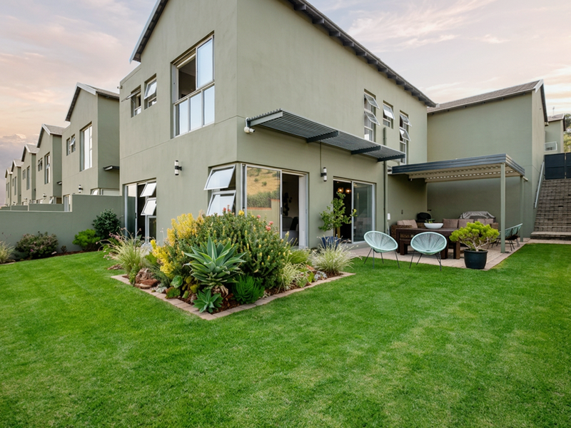 Contemporary Townhouse Living with Stunning Views in Helderkruin! - Photo 1