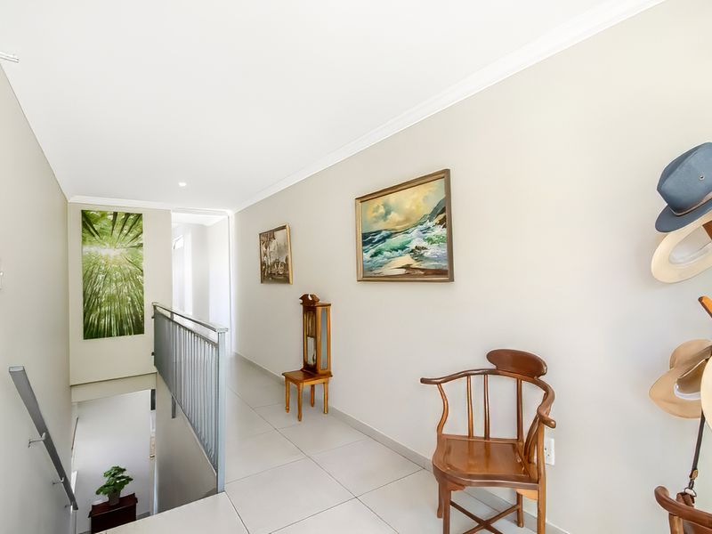 Contemporary Townhouse Living with Stunning Views in Helderkruin! - Photo 5