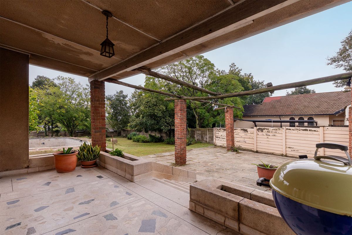 A 4 Bedrooms Family Home In Lombardy East. - Photo 3