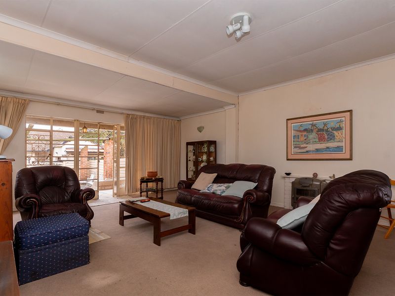 A 4 Bedrooms Family Home In Lombardy East. - Photo 7