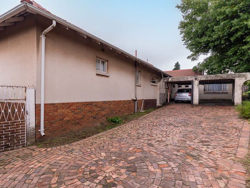 A 4 Bedrooms Family Home In Lombardy East. - Photo 6