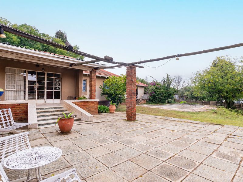 A 4 Bedrooms Family Home In Lombardy East. - Photo 2