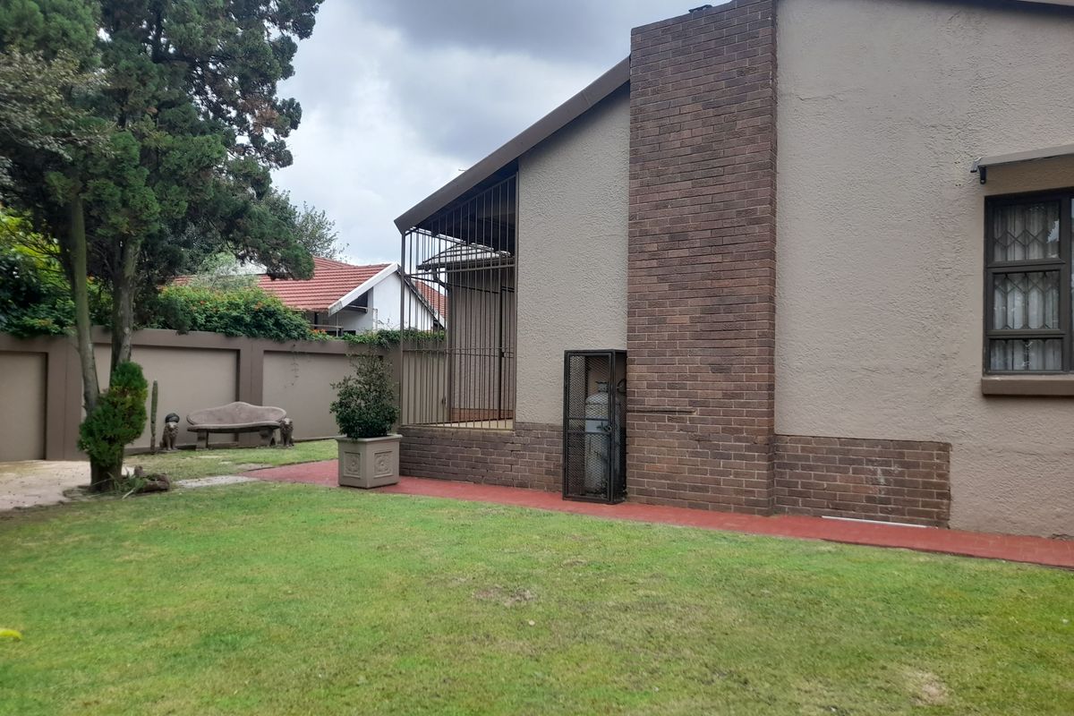 Stunning 3 Bedroom Family Home for sale in Evans Park - Photo 2