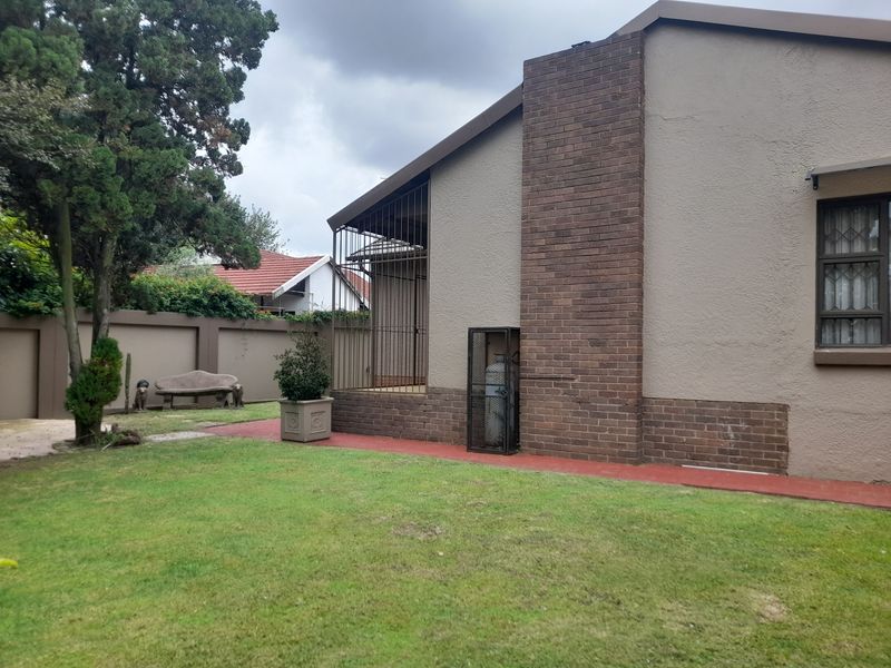 Stunning 3 Bedroom Family Home for sale in Evans Park - Photo 2